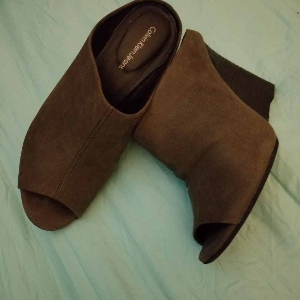 Shoes - Picture 3 of 4
